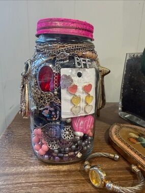 Queens Heart - Jewelry is a girls best friend mystery jar - large packed full